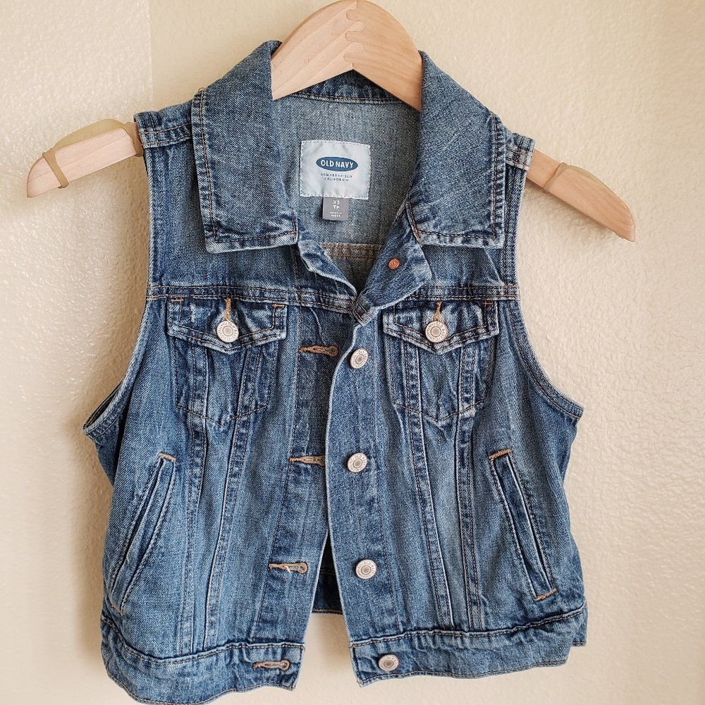 💛 Old Navy denim vest